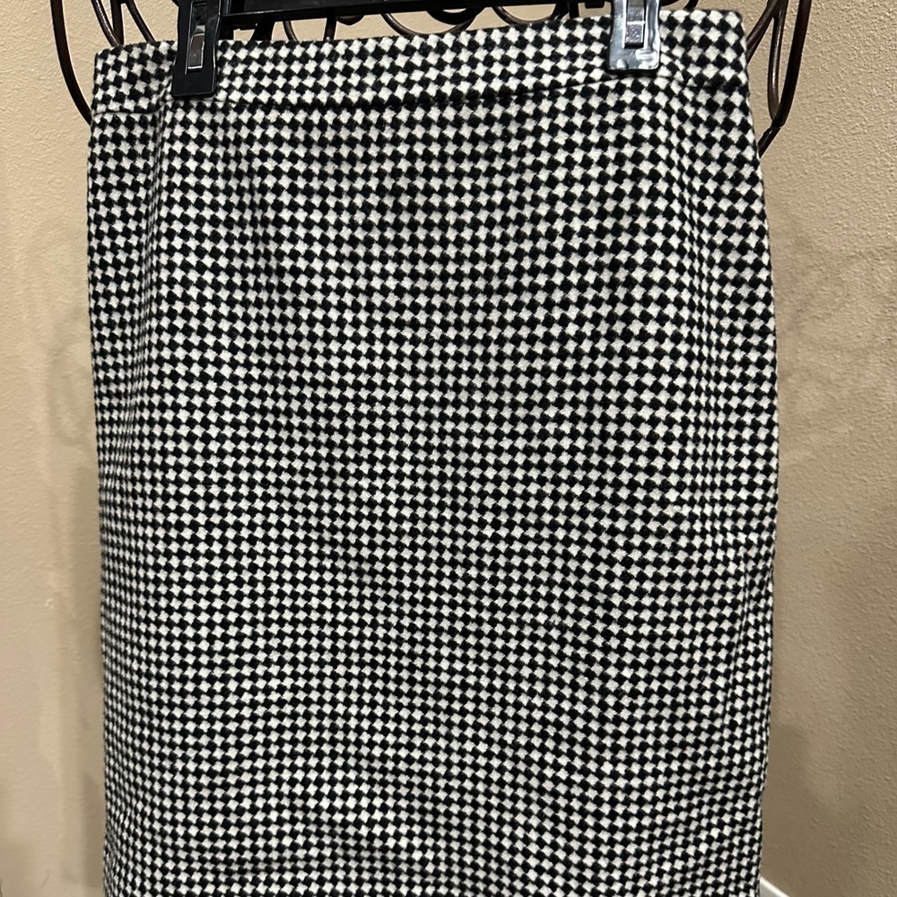 Talbots black & white diamond shaped pattern skirt